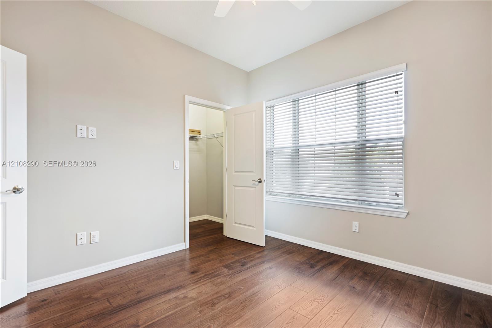 945 3 / 3 2035 sq. ft. $ 2026-10-17 0 foto