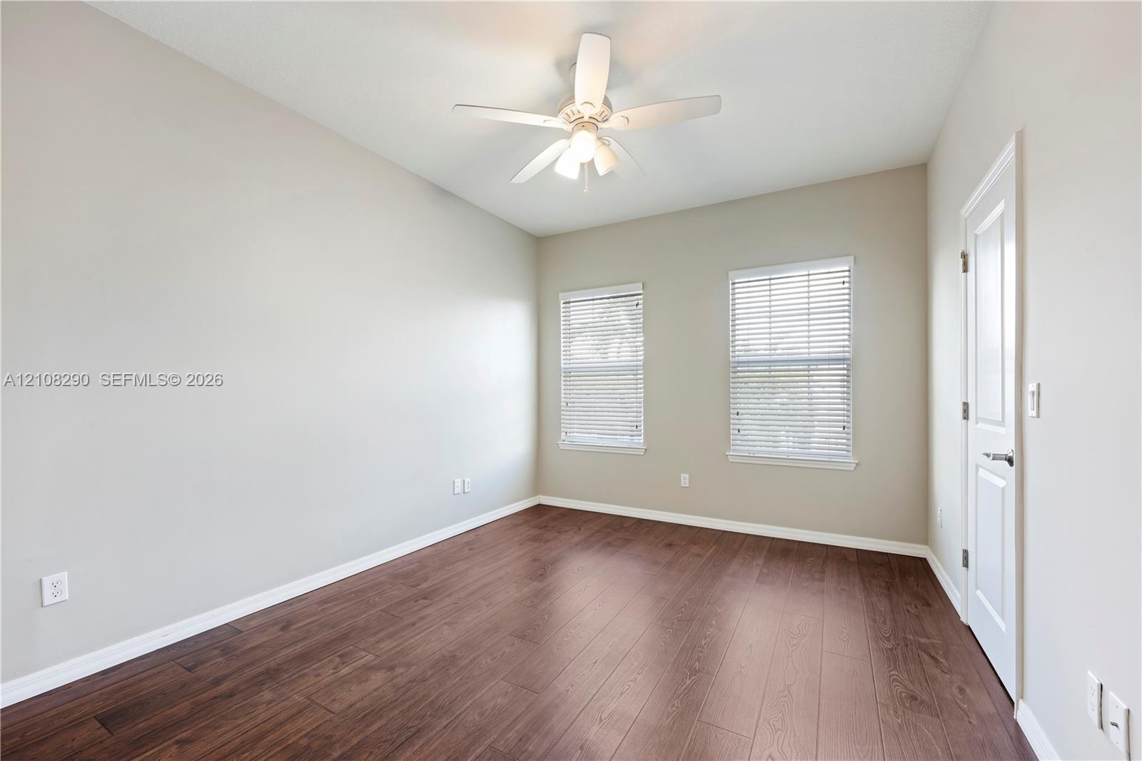 945 3 / 3 2035 sq. ft. $ 2026-10-17 0 foto
