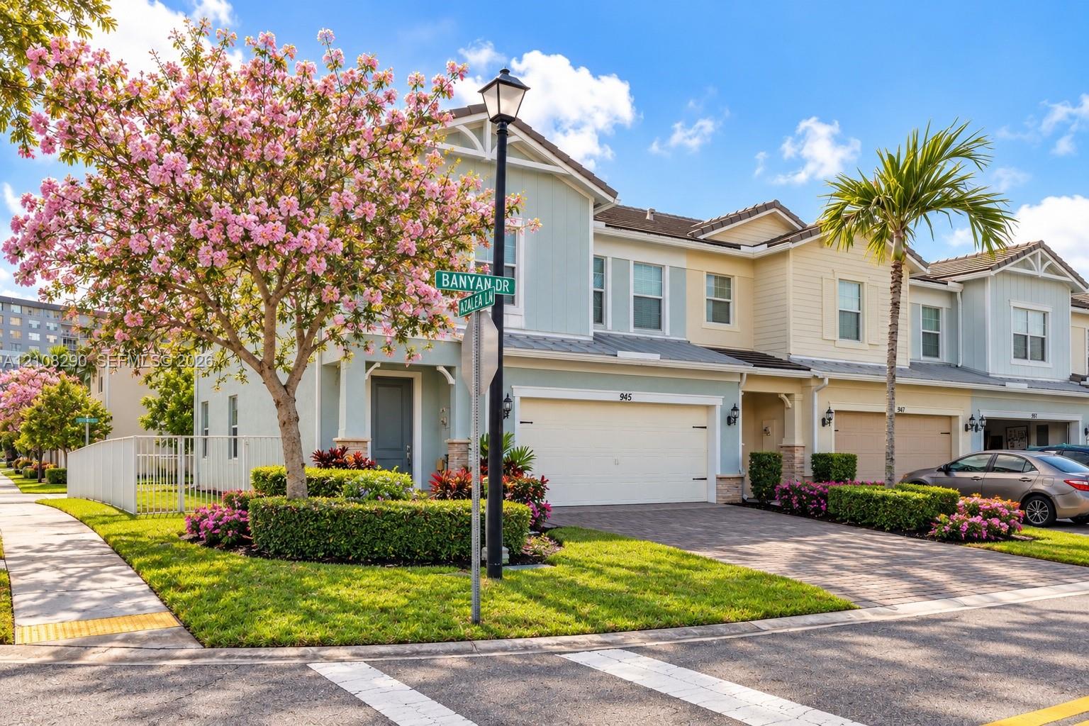 945 3 / 3 2035 sq. ft. $ 2026-10-17 0 foto