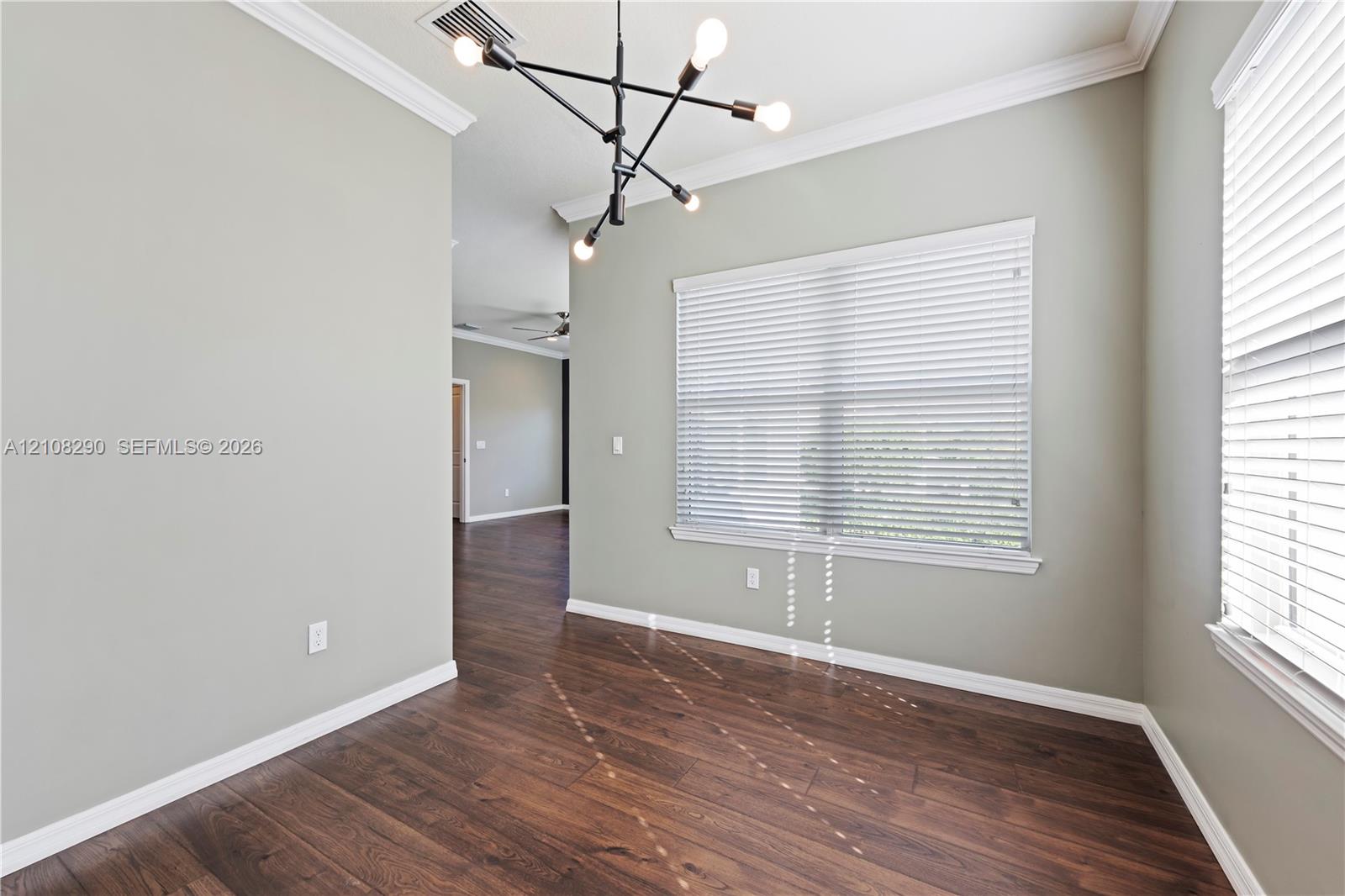 945 3 / 3 2035 sq. ft. $ 2026-10-17 0 foto