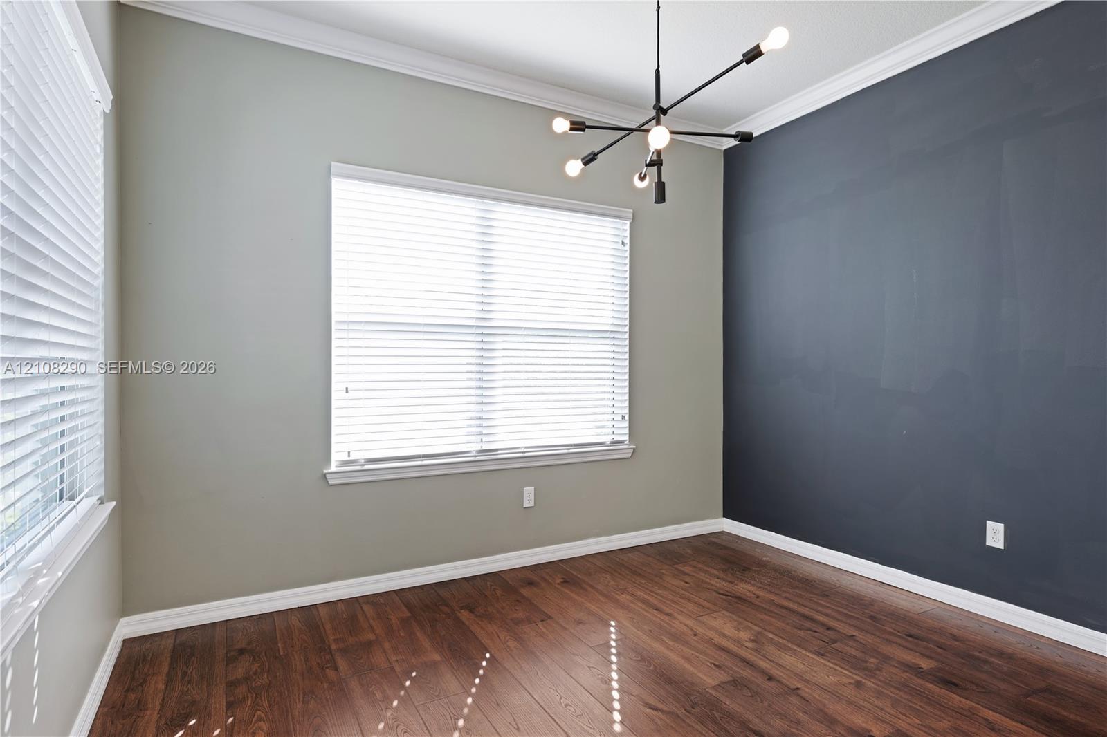 945 3 / 3 2035 sq. ft. $ 2026-10-17 0 foto