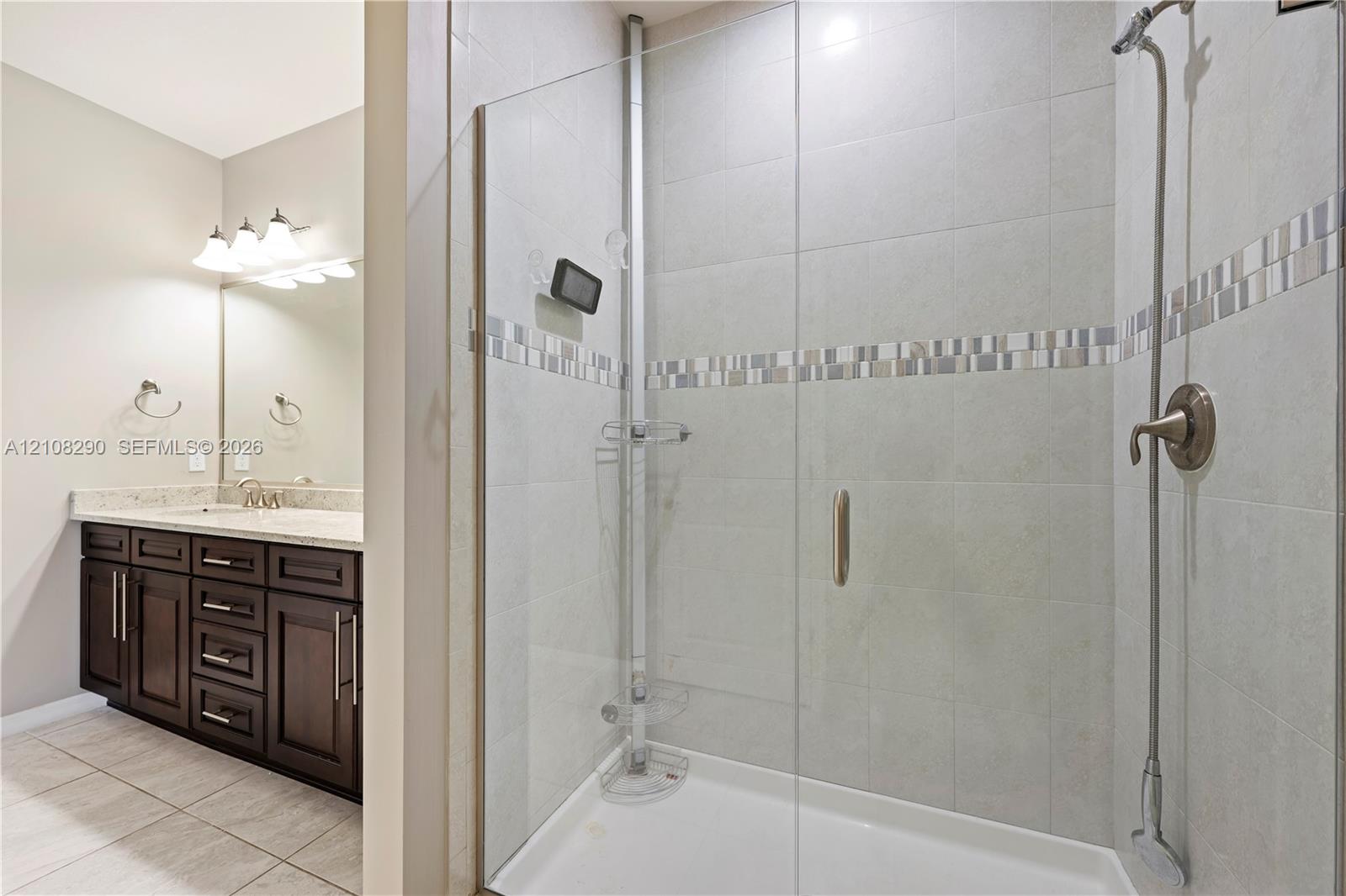 945 3 / 3 2035 sq. ft. $ 2026-10-17 0 foto