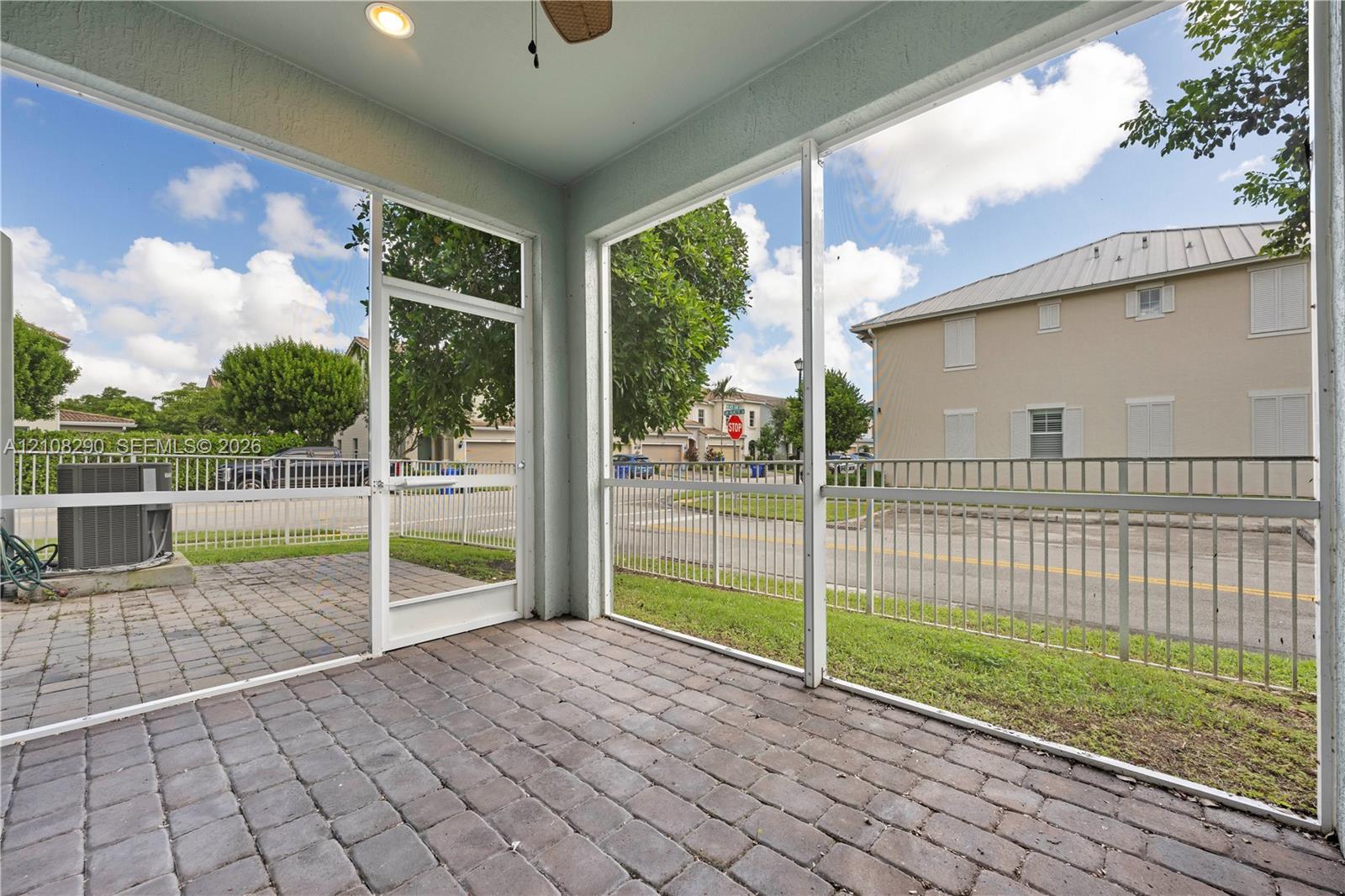945 3 / 3 2035 sq. ft. $ 2026-10-17 0 foto