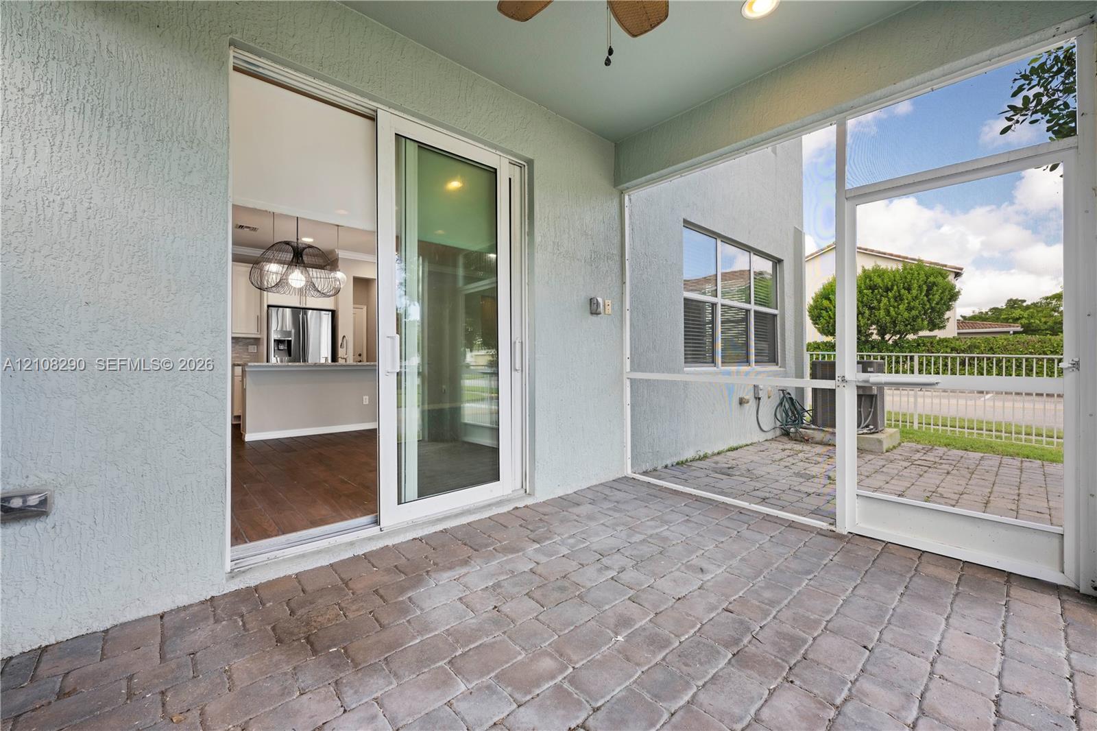 945 3 / 3 2035 sq. ft. $ 2026-10-17 0 foto