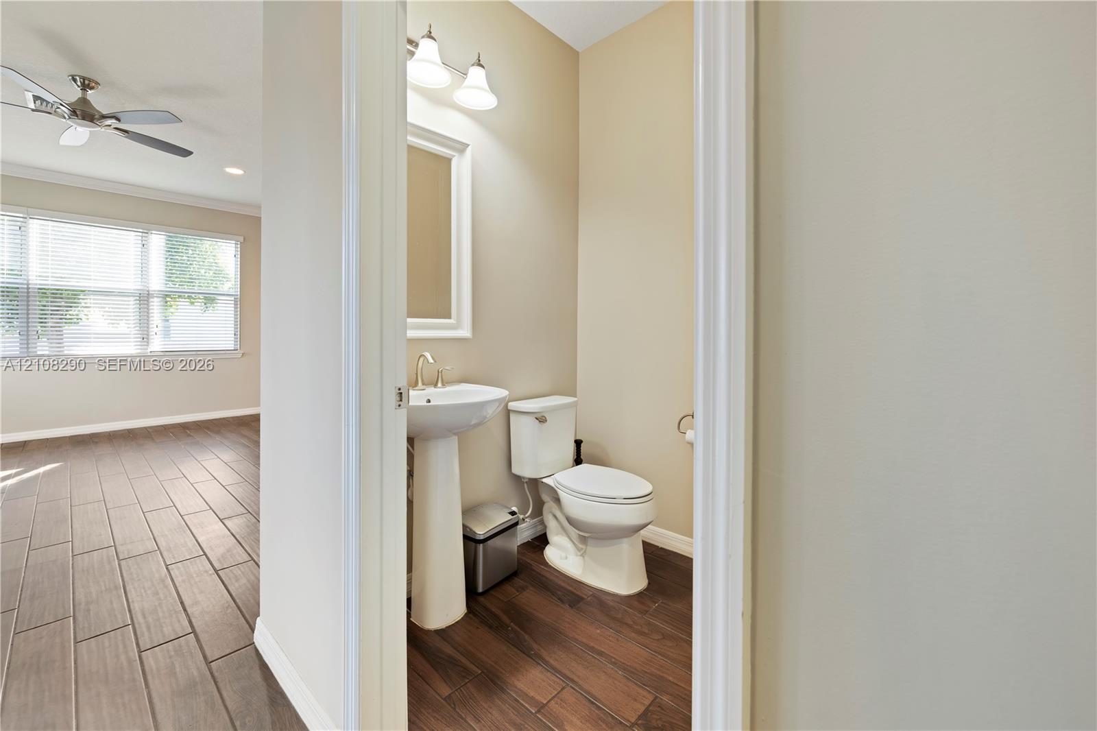 945 3 / 3 2035 sq. ft. $ 2026-10-17 0 foto