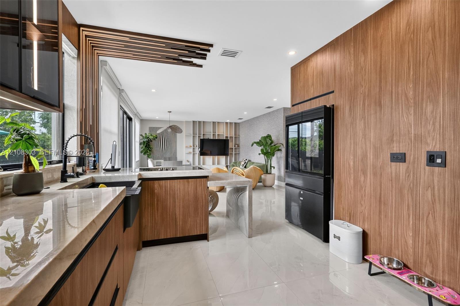  5 / 6 2540 sq. ft. $ 2026-10-19 0 foto