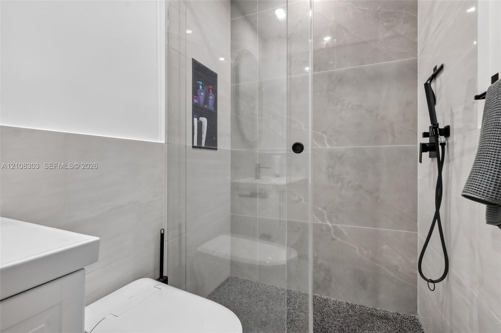  5 / 6 2540 sq. ft. $ 2026-10-19 0 foto