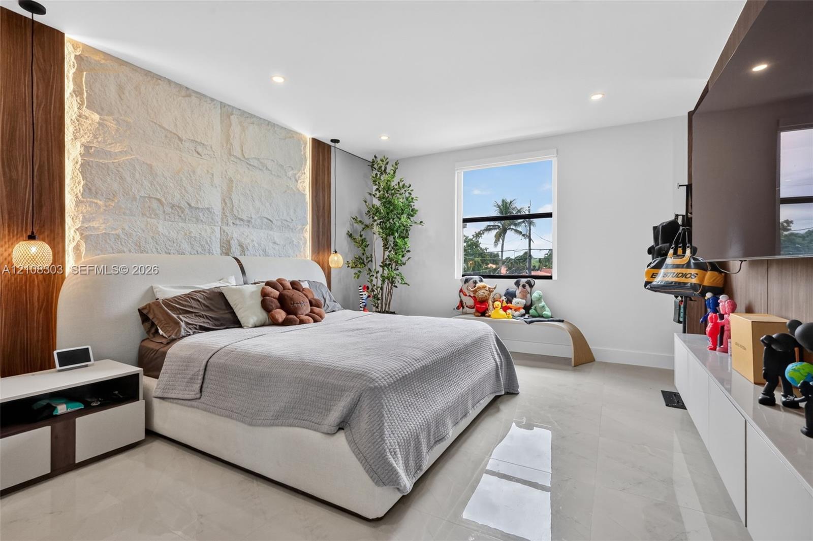  5 / 6 2540 sq. ft. $ 2026-10-19 0 foto