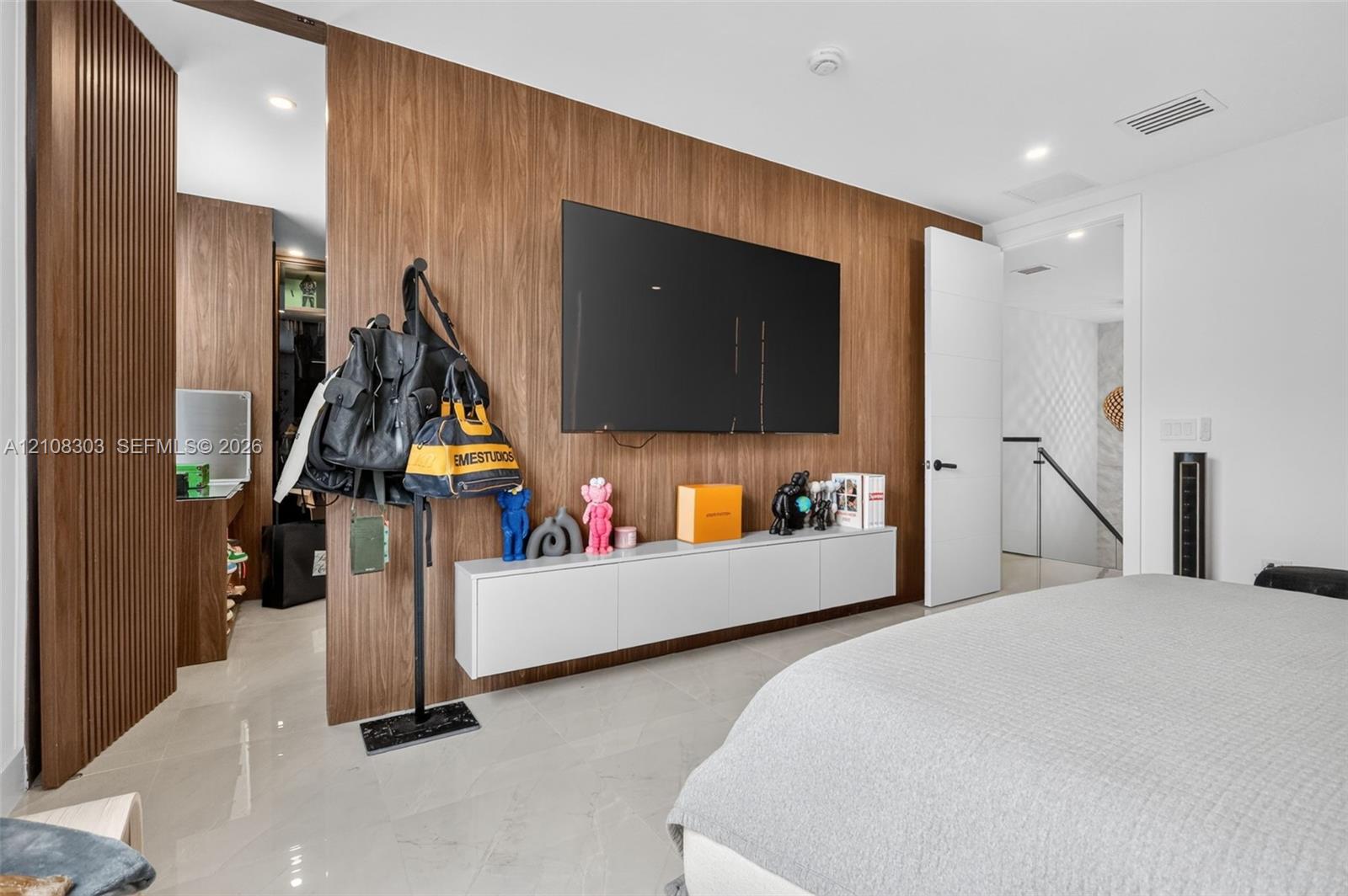  5 / 6 2540 sq. ft. $ 2026-10-19 0 foto