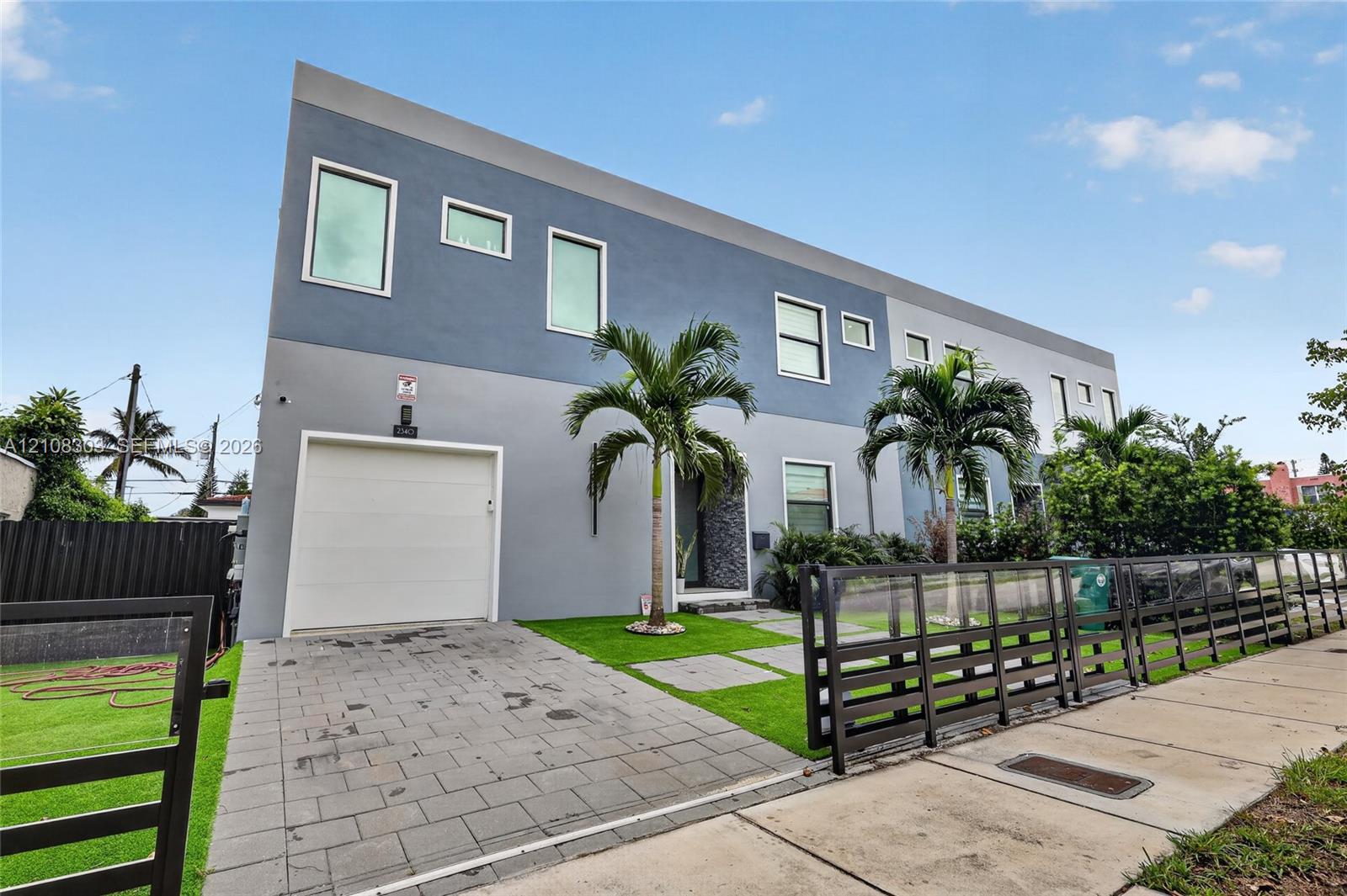  5 / 6 2540 sq. ft. $ 2026-10-19 0 foto