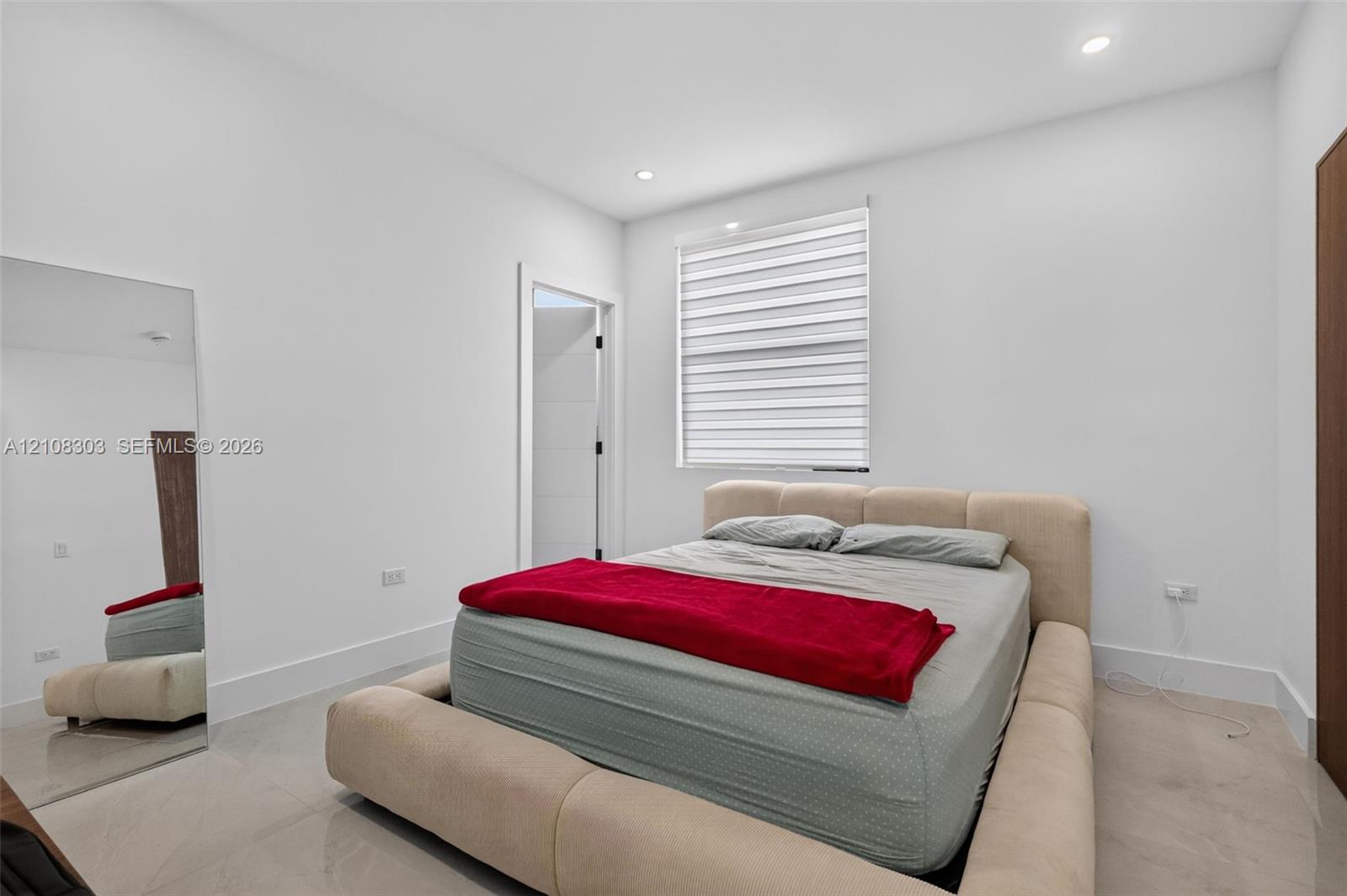  5 / 6 2540 sq. ft. $ 2026-10-19 0 foto