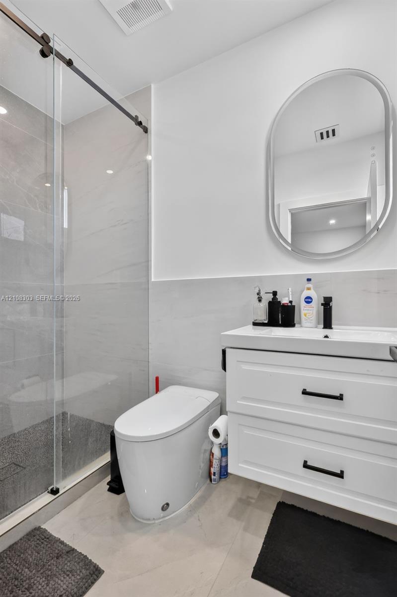  5 / 6 2540 sq. ft. $ 2026-10-19 0 foto