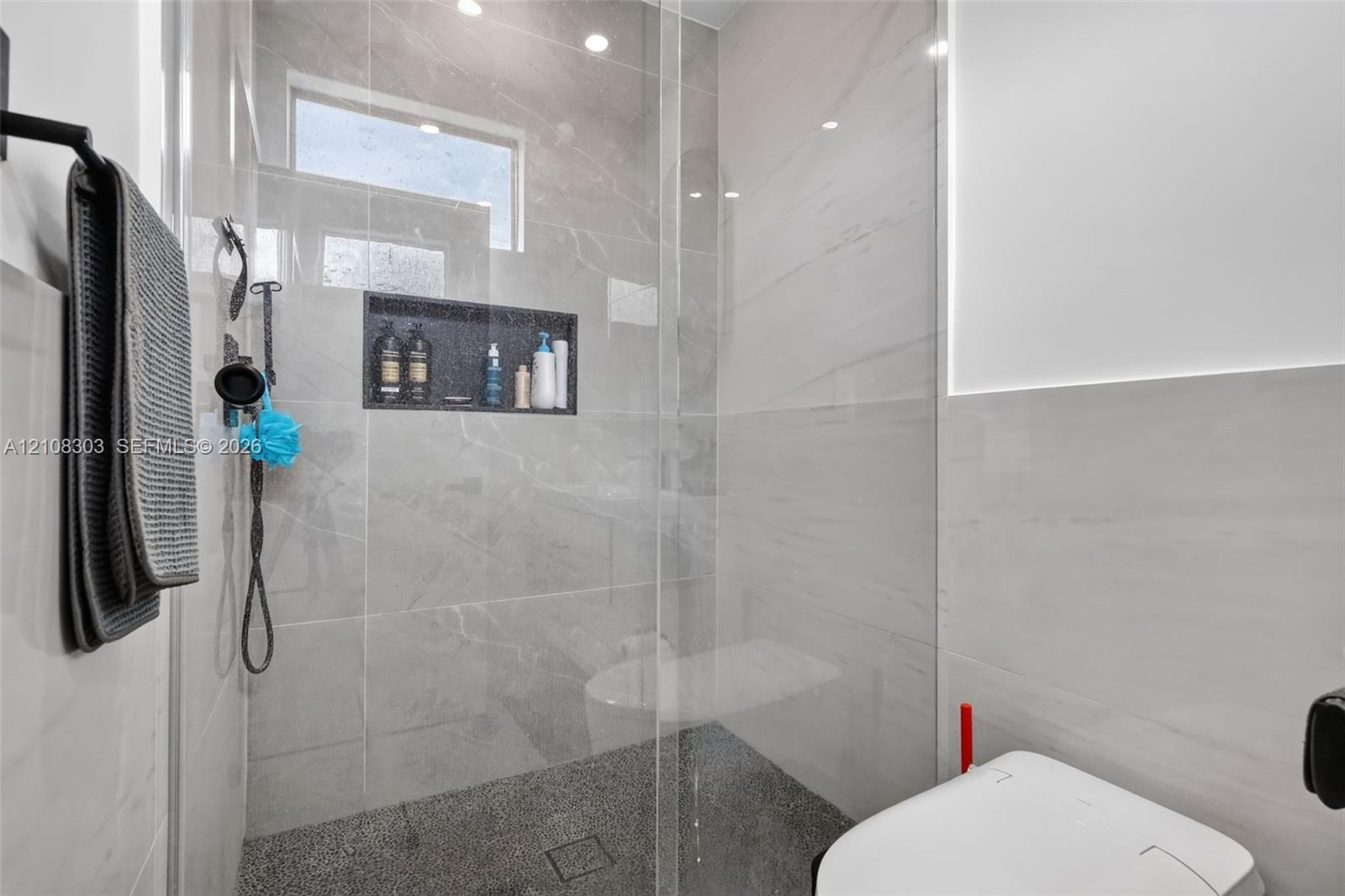  5 / 6 2540 sq. ft. $ 2026-10-19 0 foto