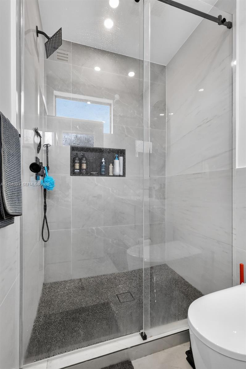  5 / 6 2540 sq. ft. $ 2026-10-19 0 foto