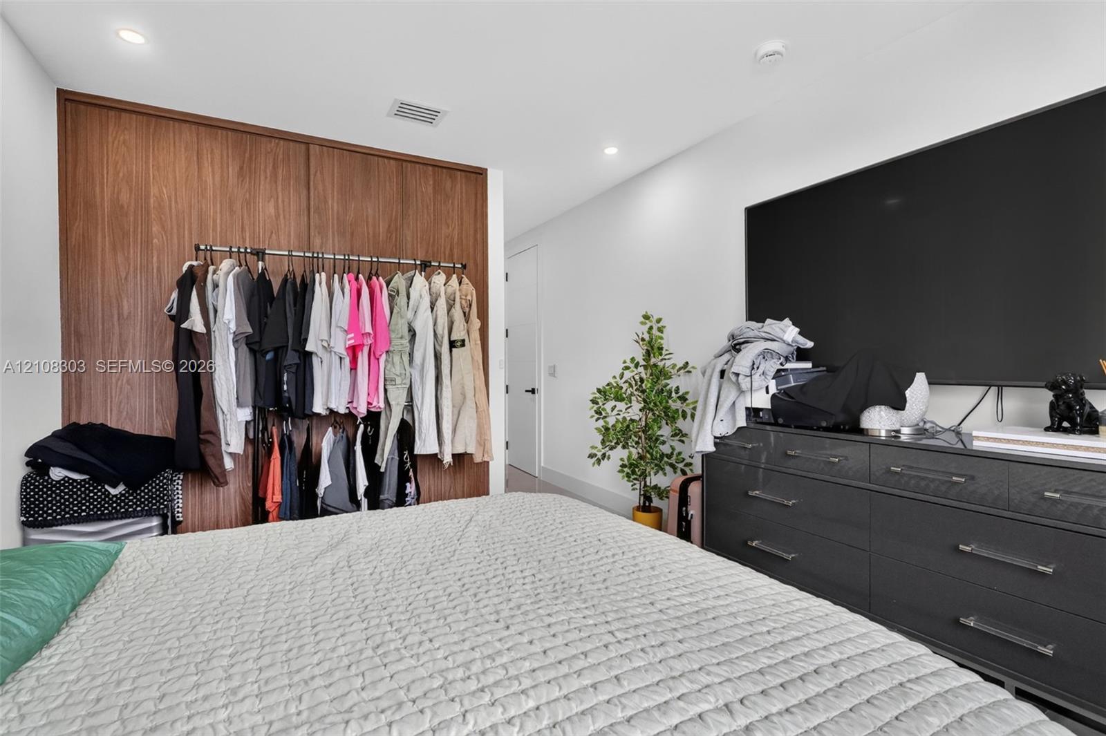  5 / 6 2540 sq. ft. $ 2026-10-19 0 foto