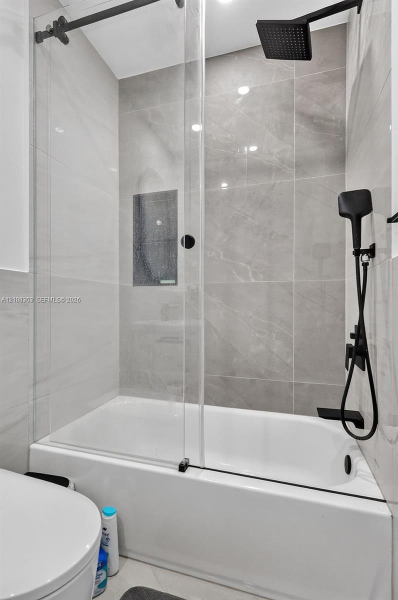  5 / 6 2540 sq. ft. $ 2026-10-19 0 foto