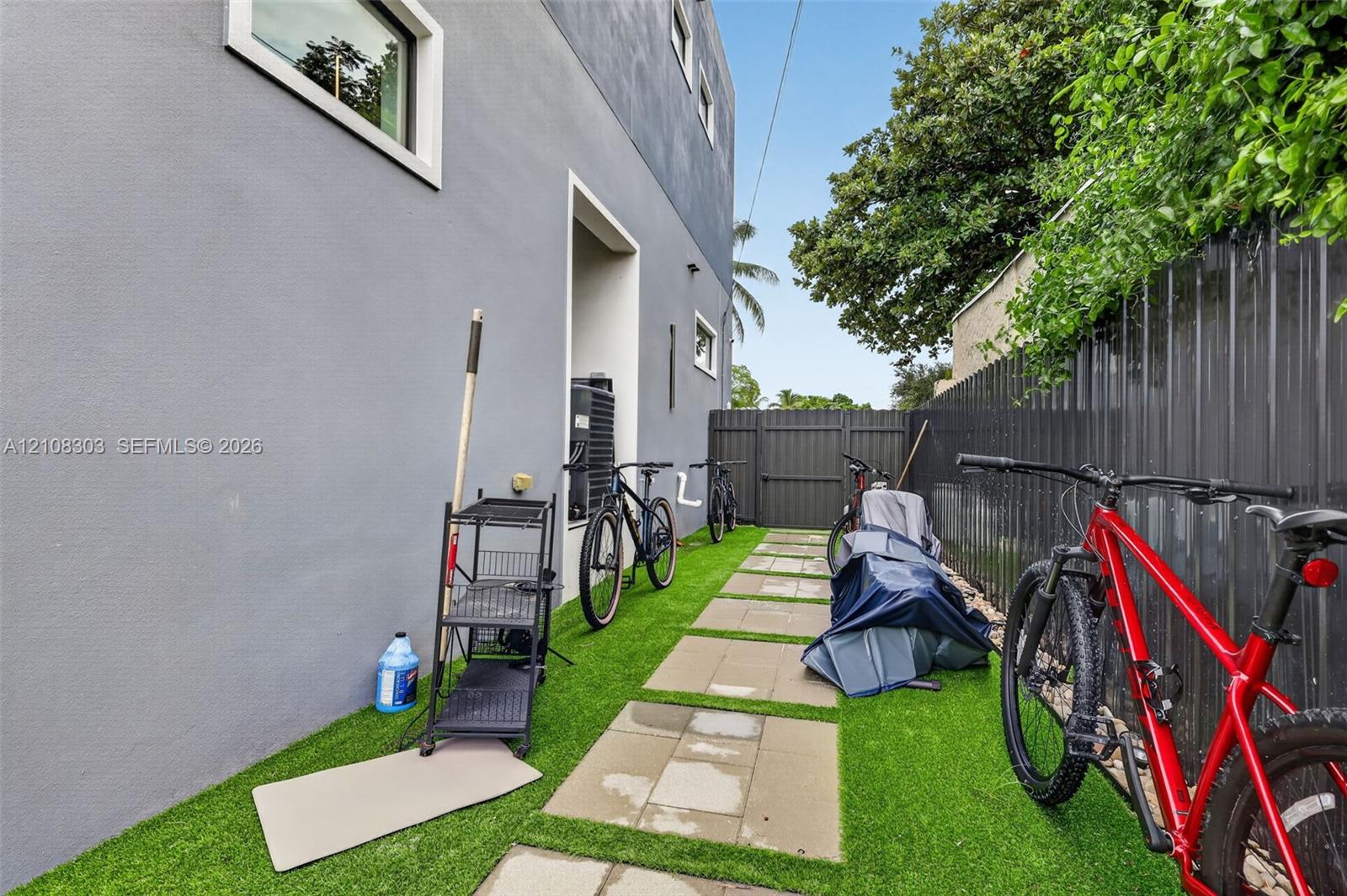  5 / 6 2540 sq. ft. $ 2026-10-19 0 foto