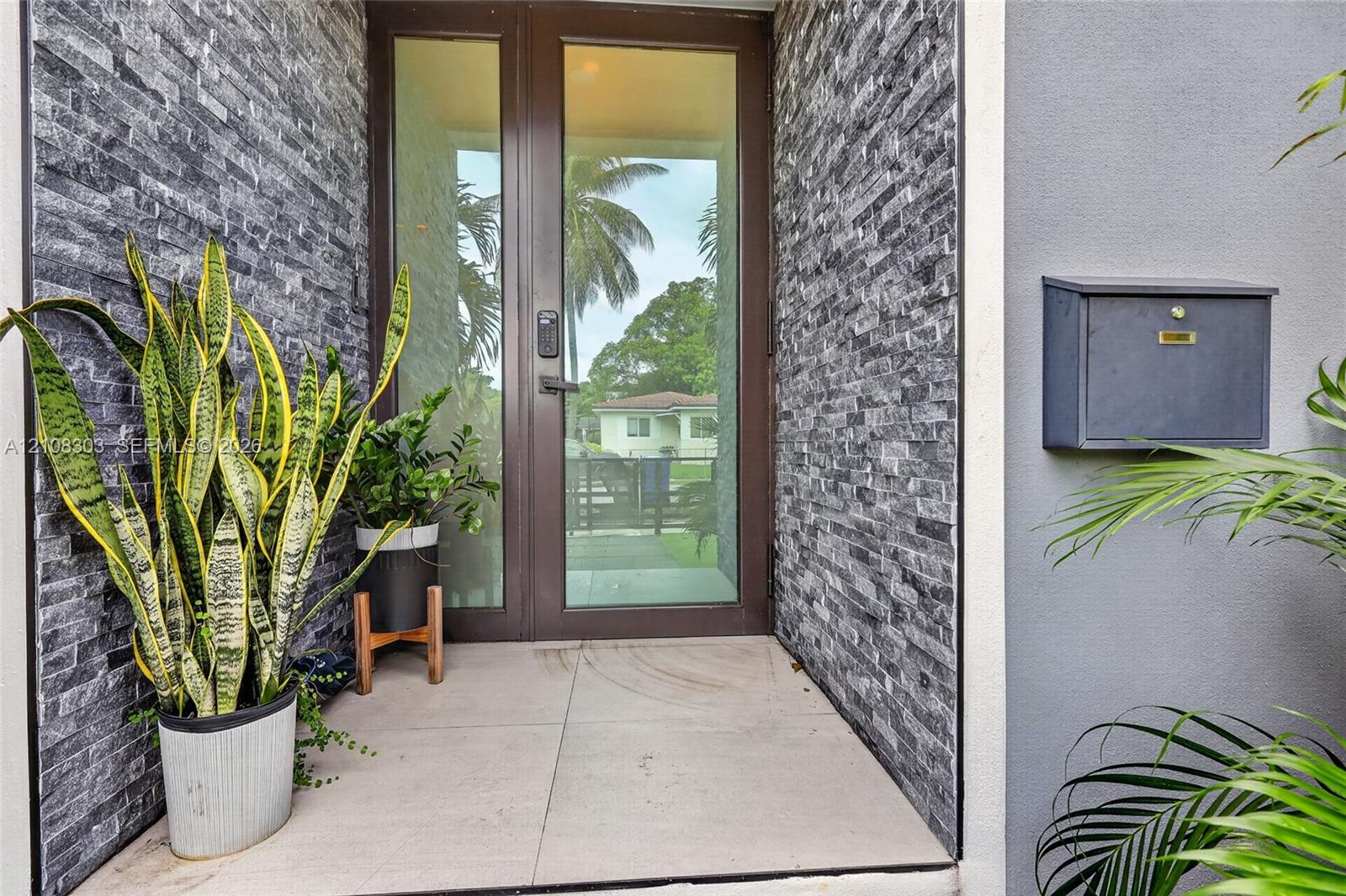  5 / 6 2540 sq. ft. $ 2026-10-19 0 foto