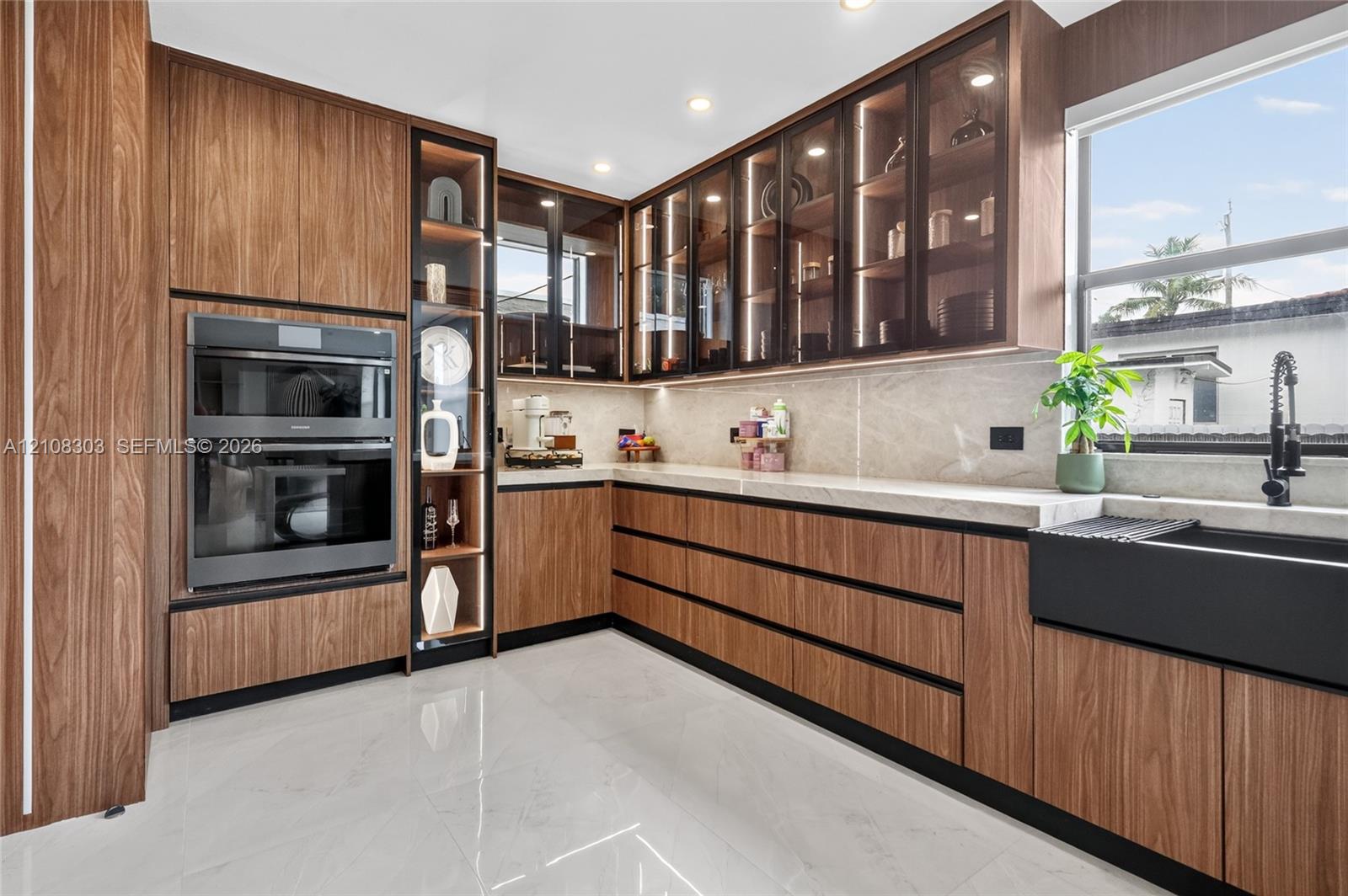  5 / 6 2540 sq. ft. $ 2026-10-19 0 foto