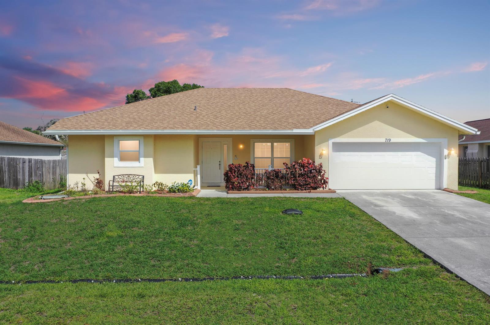 Ver detalles 719 4 / 3 2065 sq. ft. $ 2026-10-21 0 foto