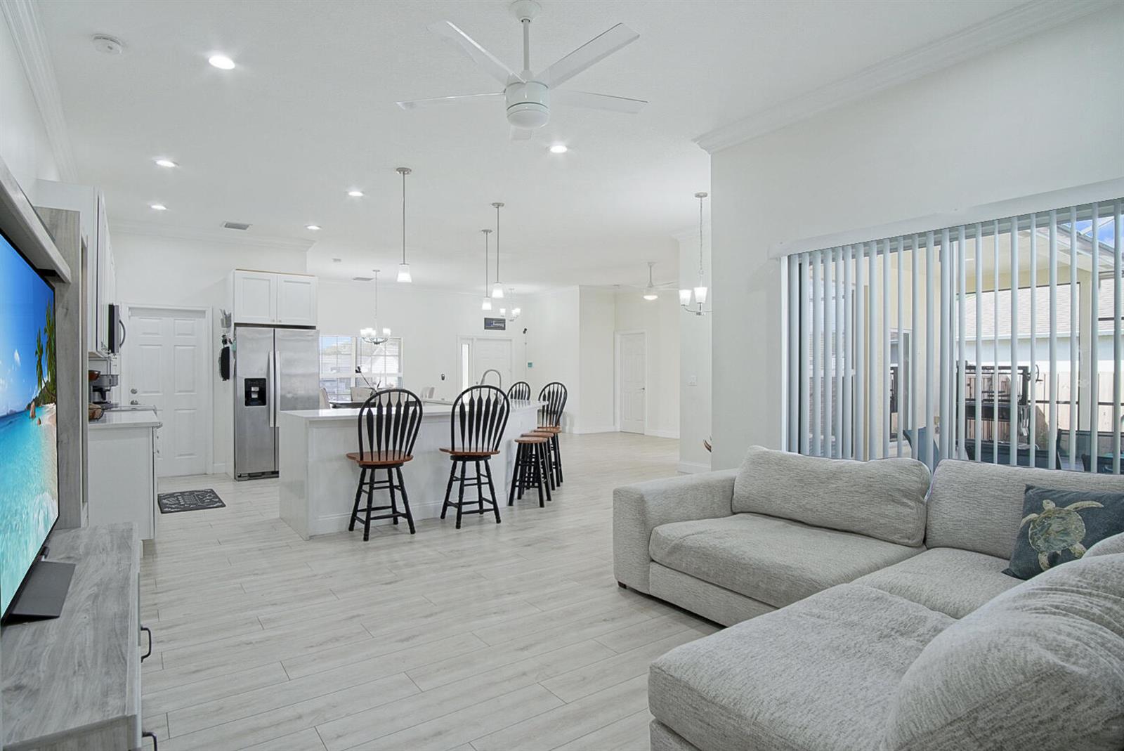Ver detalles 719 4 / 3 2065 sq. ft. $ 2026-10-21 0 foto