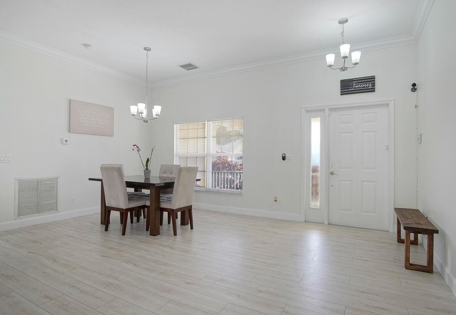 Ver detalles 719 4 / 3 2065 sq. ft. $ 2026-10-21 0 foto