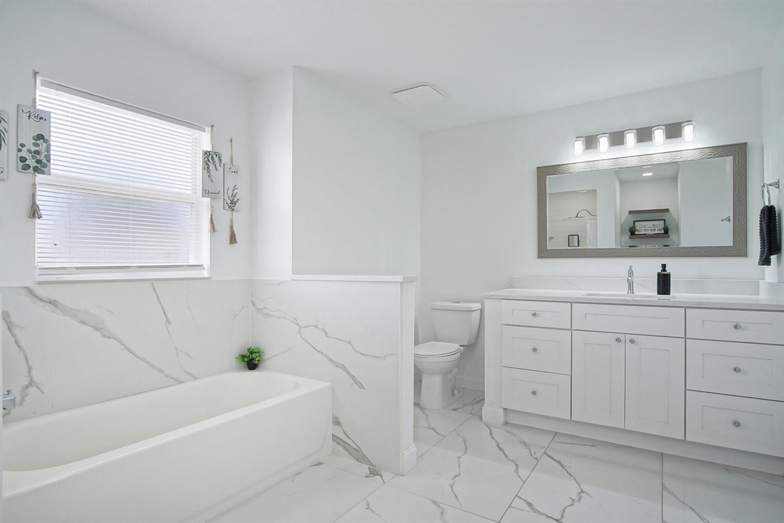Ver detalles 719 4 / 3 2065 sq. ft. $ 2026-10-21 0 foto