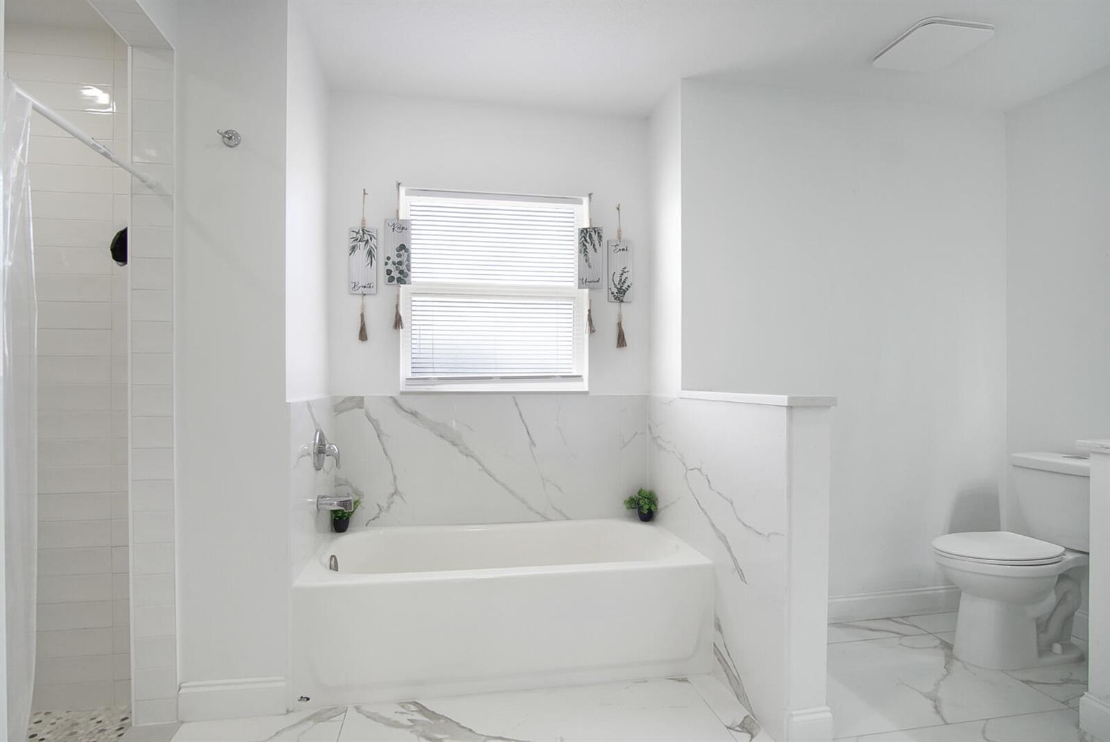 Ver detalles 719 4 / 3 2065 sq. ft. $ 2026-10-21 0 foto