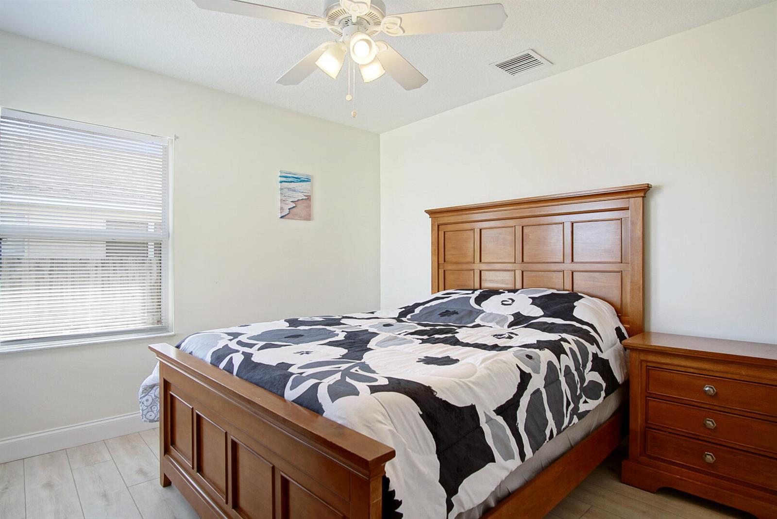 Ver detalles 719 4 / 3 2065 sq. ft. $ 2026-10-21 0 foto