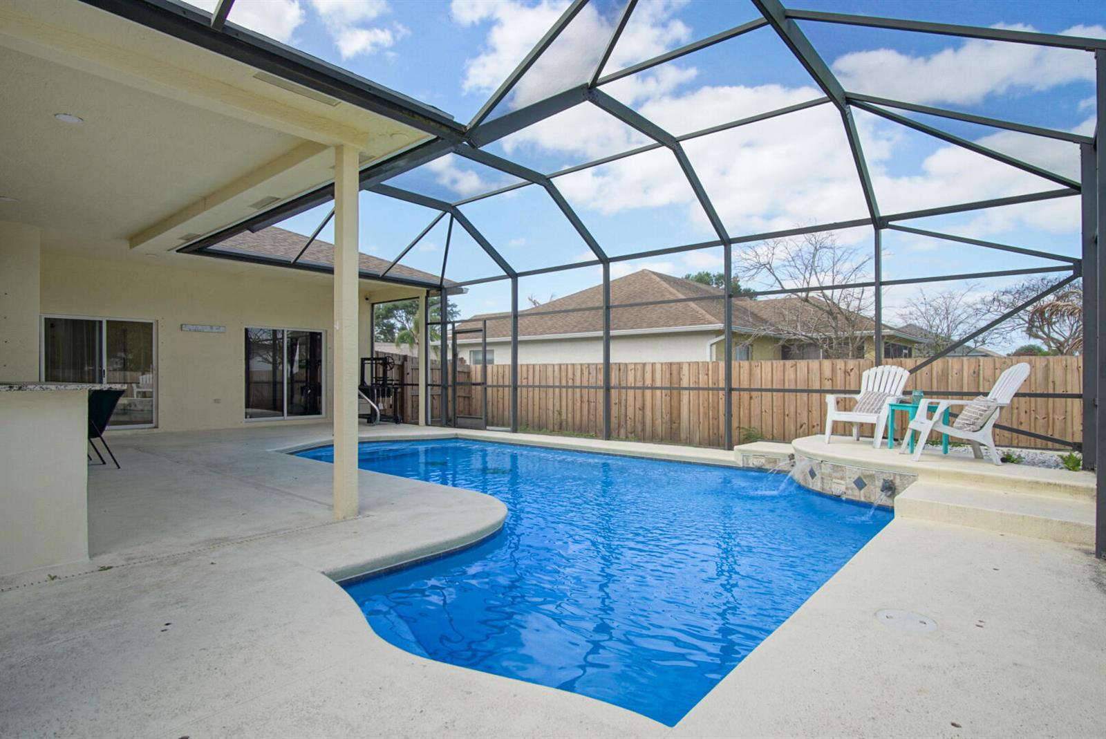 Ver detalles 719 4 / 3 2065 sq. ft. $ 2026-10-21 0 foto