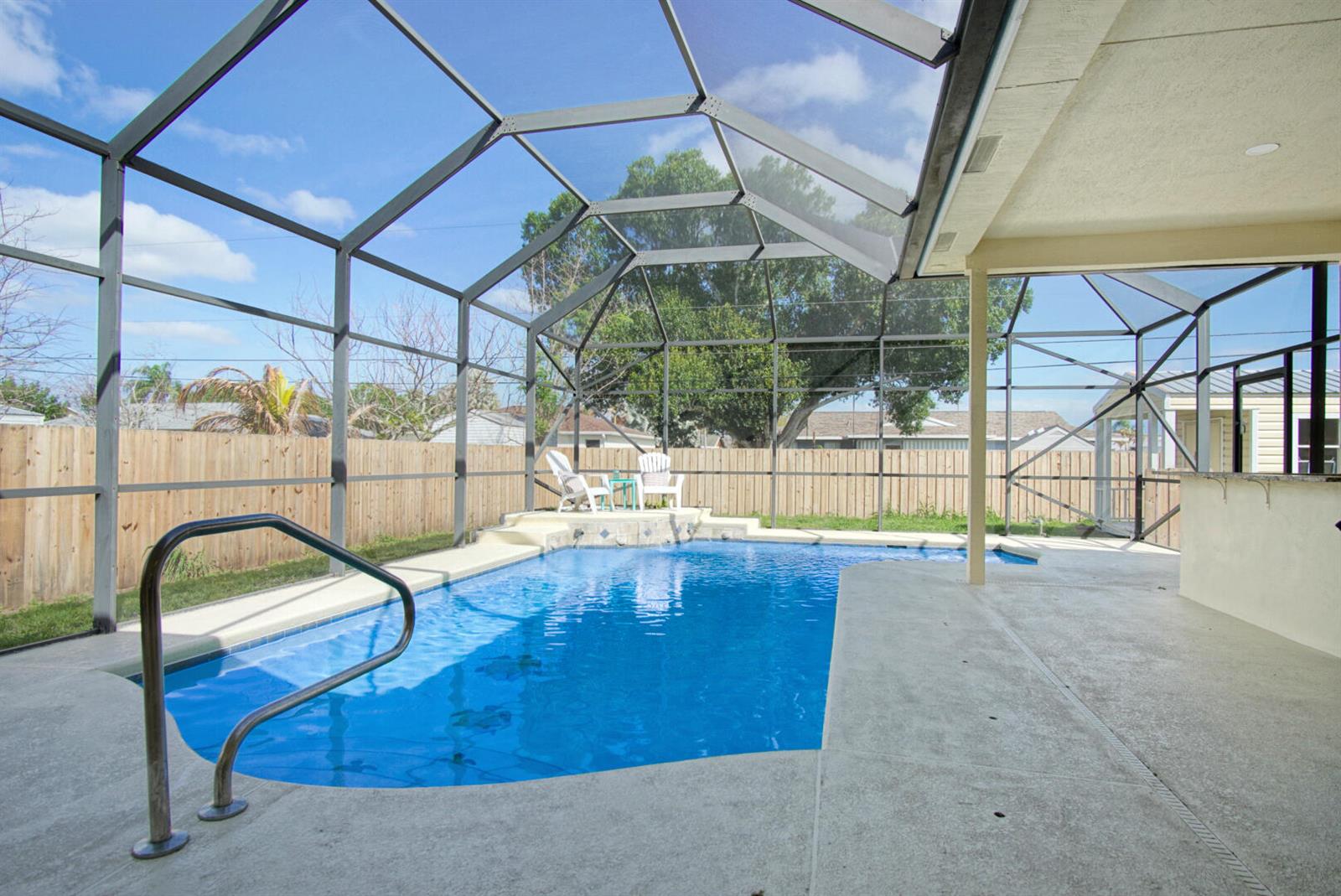 Ver detalles 719 4 / 3 2065 sq. ft. $ 2026-10-21 0 foto