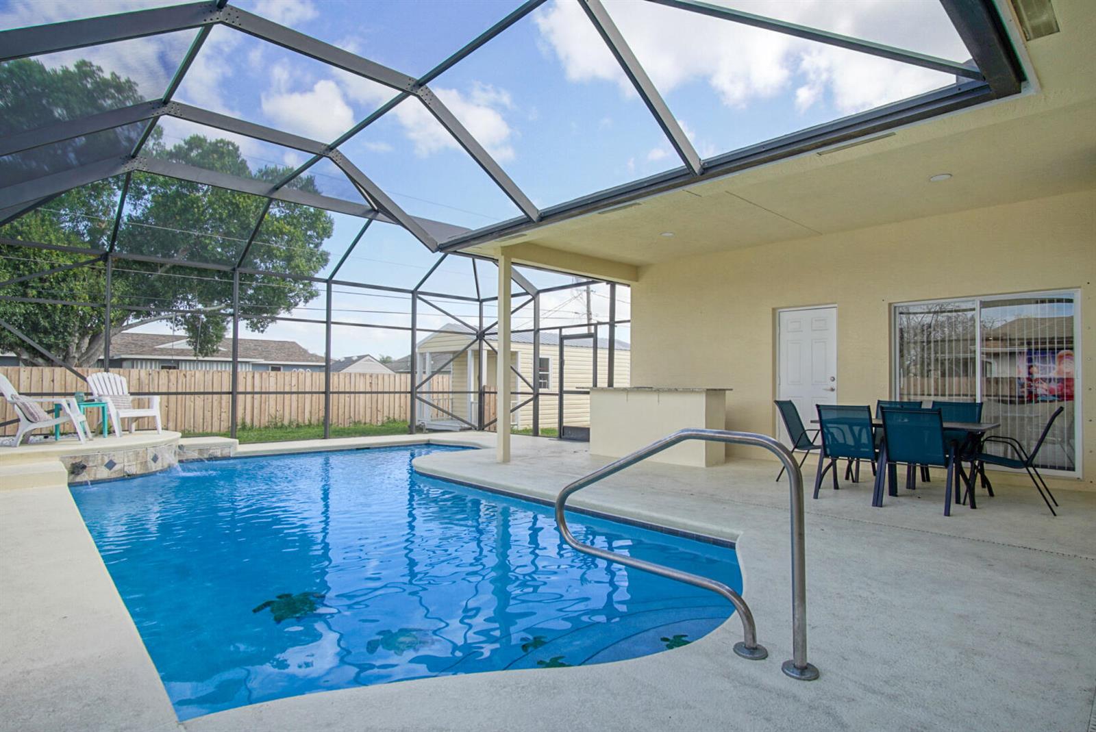 Ver detalles 719 4 / 3 2065 sq. ft. $ 2026-10-21 0 foto