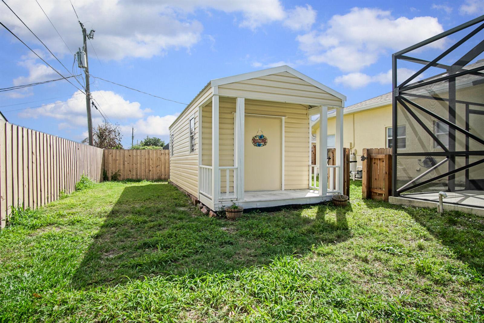 Ver detalles 719 4 / 3 2065 sq. ft. $ 2026-10-21 0 foto