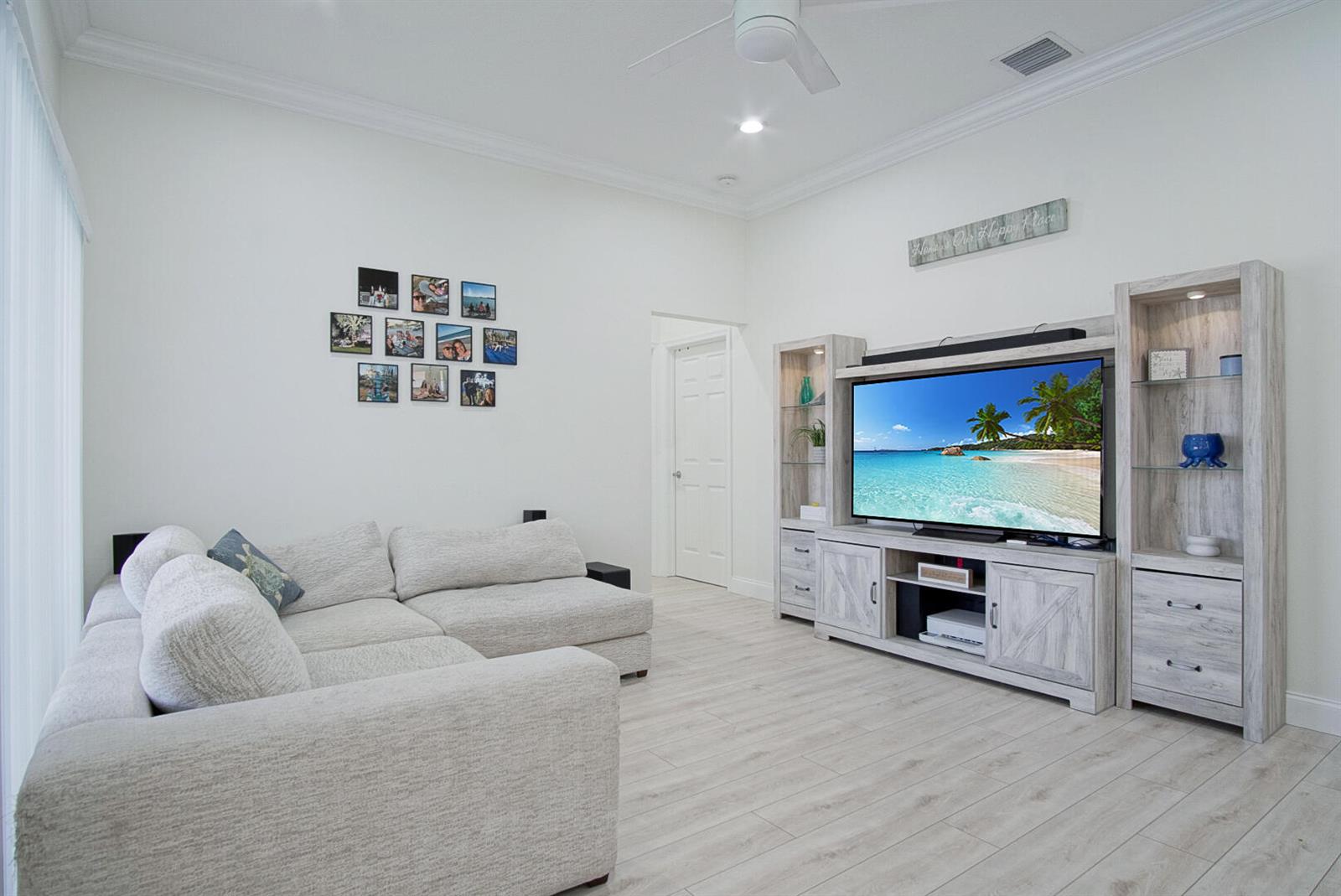 Ver detalles 719 4 / 3 2065 sq. ft. $ 2026-10-21 0 foto