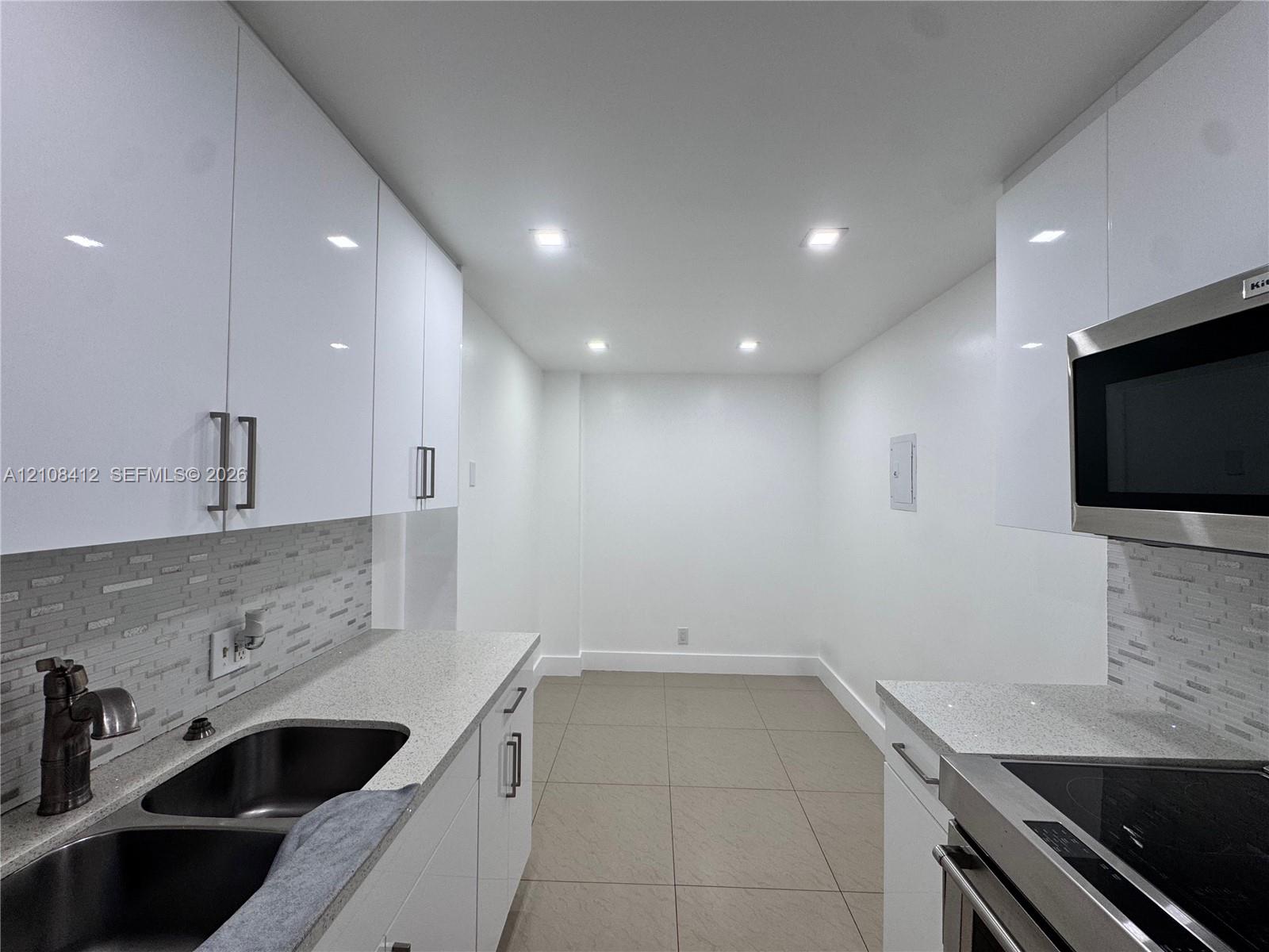 604 2 / 2 844 sq. ft. $ 2026-10-17 0 foto