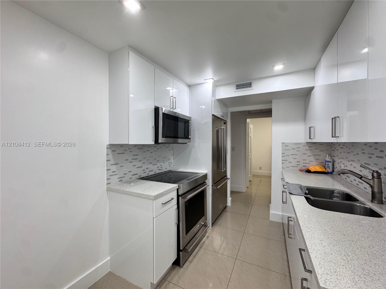 604 2 / 2 844 sq. ft. $ 2026-10-17 0 foto