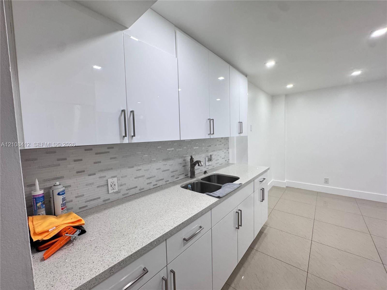 604 2 / 2 844 sq. ft. $ 2026-10-17 0 foto