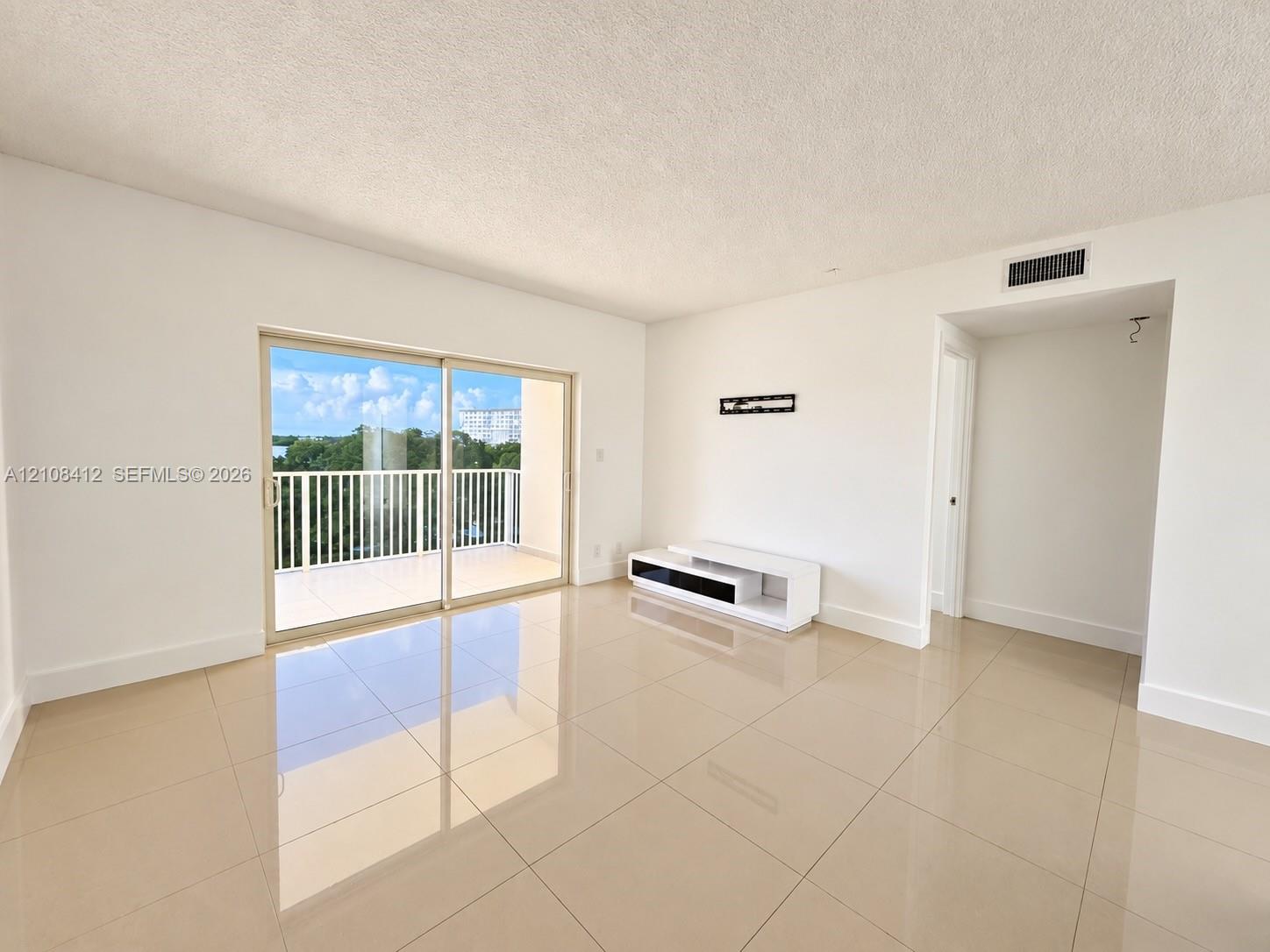 604 2 / 2 844 sq. ft. $ 2026-10-17 0 foto
