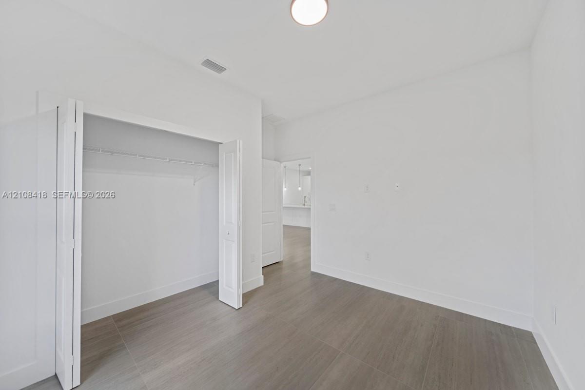 See details / 1200 sq. ft. $ 2026-10-17 0 Photo