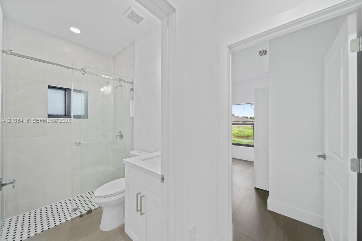 See details / 1200 sq. ft. $ 2026-10-17 0 Photo