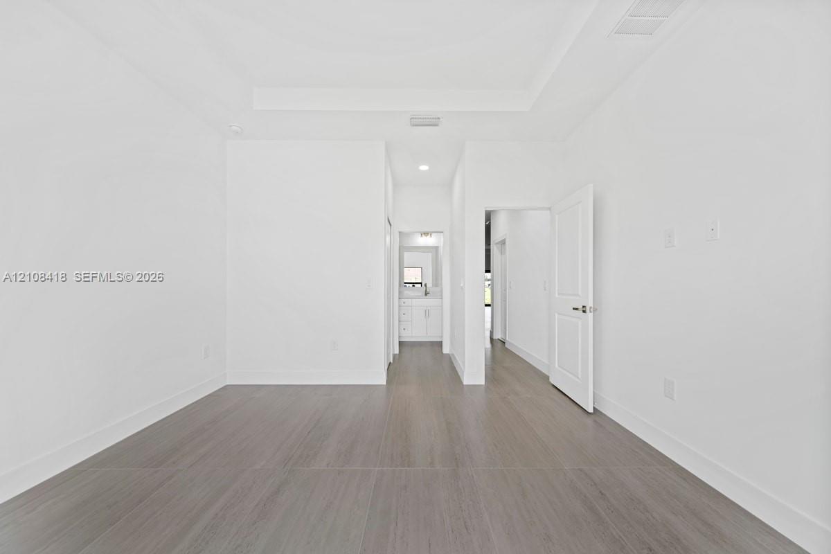 See details / 1200 sq. ft. $ 2026-10-17 0 Photo