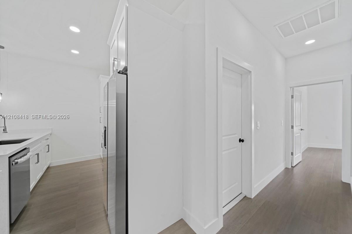 See details / 1200 sq. ft. $ 2026-10-17 0 Photo