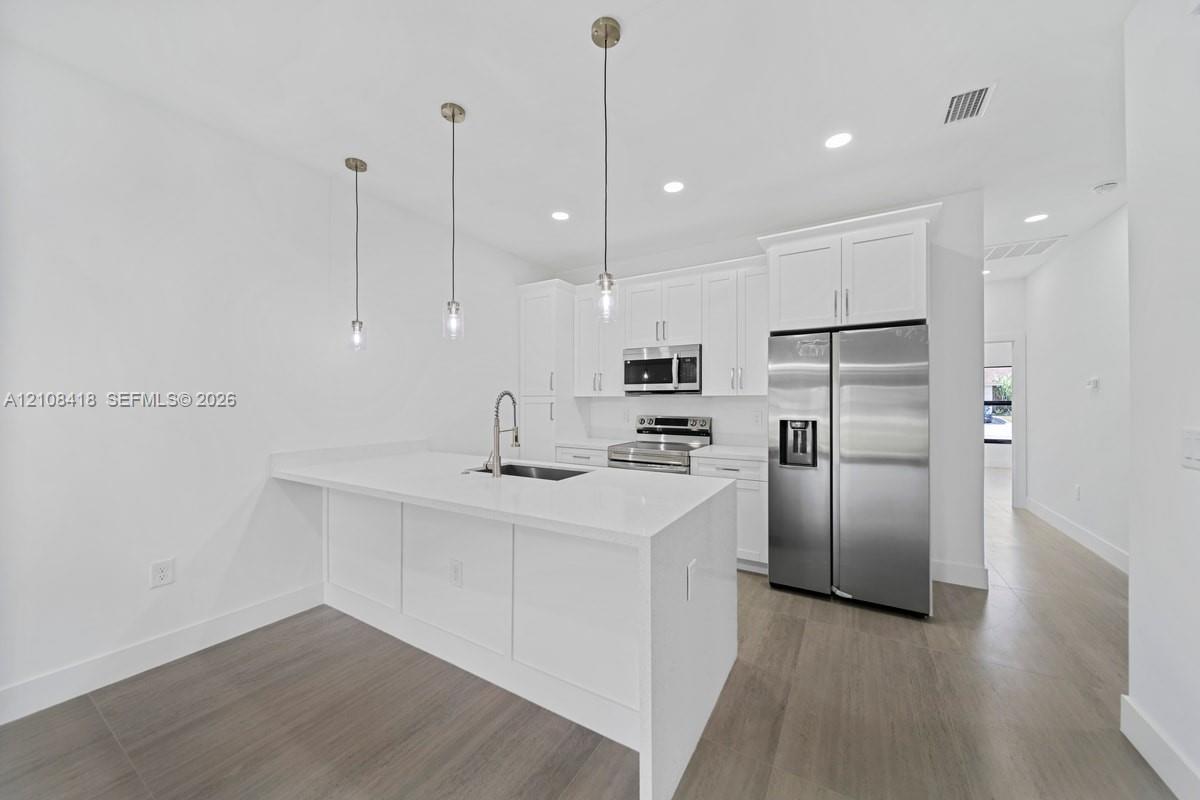 See details / 1200 sq. ft. $ 2026-10-17 0 Photo