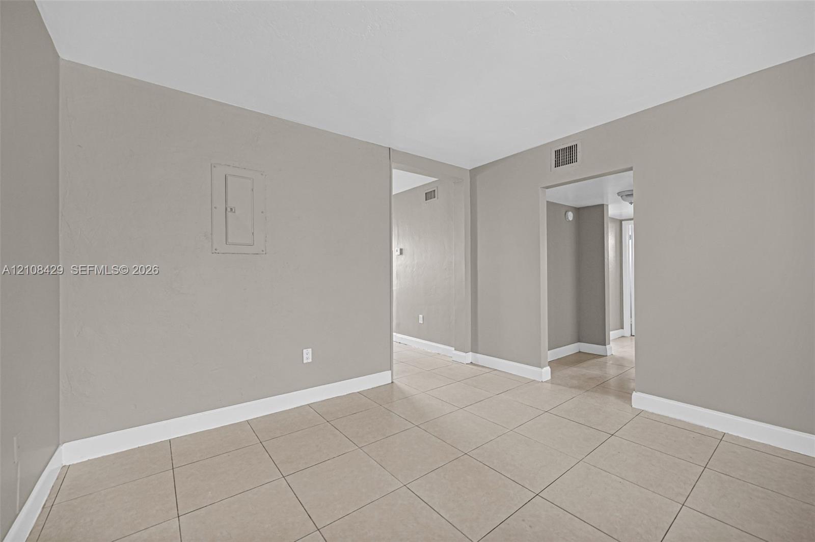  /  4064 sq. ft. $ 2026-10-17 0 foto