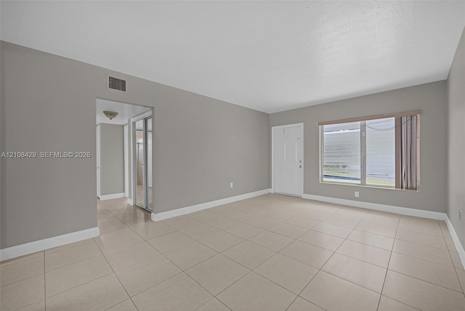   /  4064 sq. ft. $ 2026-10-17 0 foto