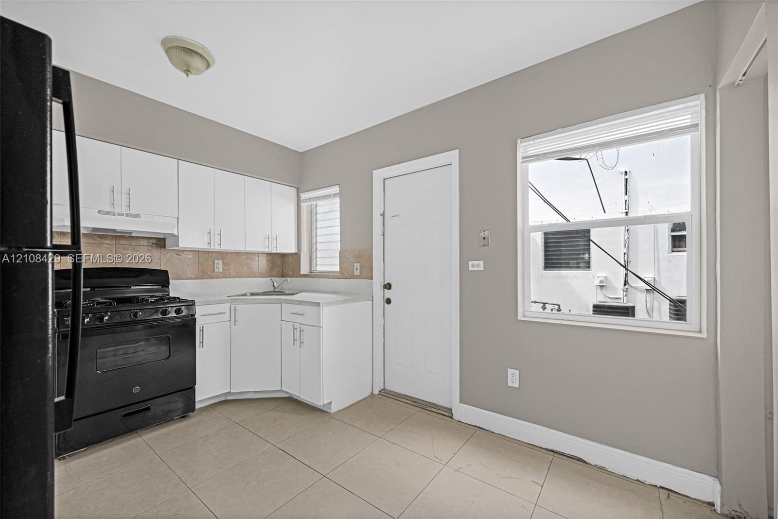   /  4064 sq. ft. $ 2026-10-17 0 foto