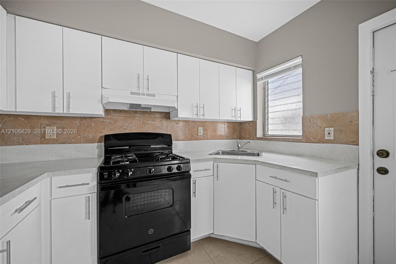   /  4064 sq. ft. $ 2026-10-17 0 foto