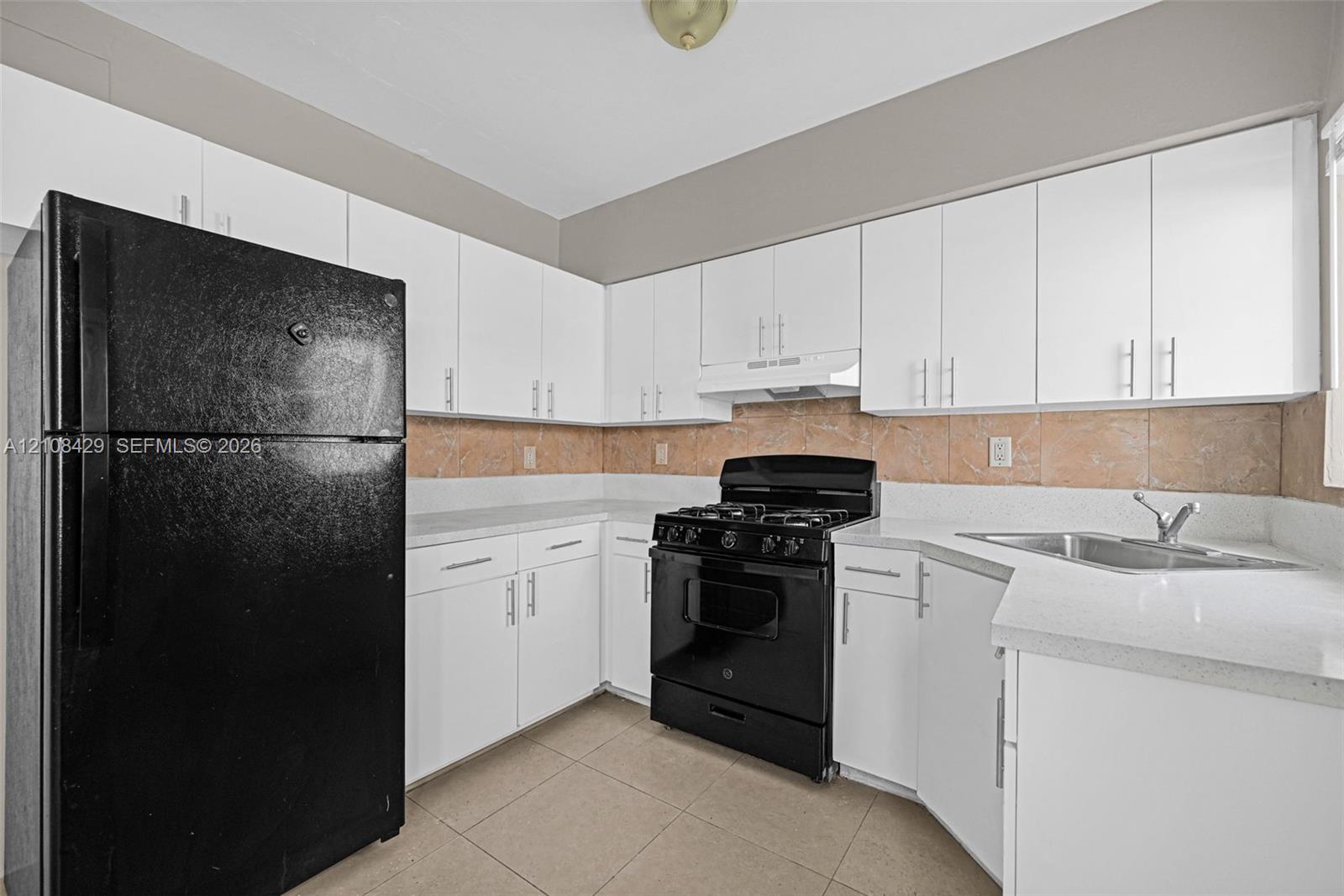   /  4064 sq. ft. $ 2026-10-17 0 foto