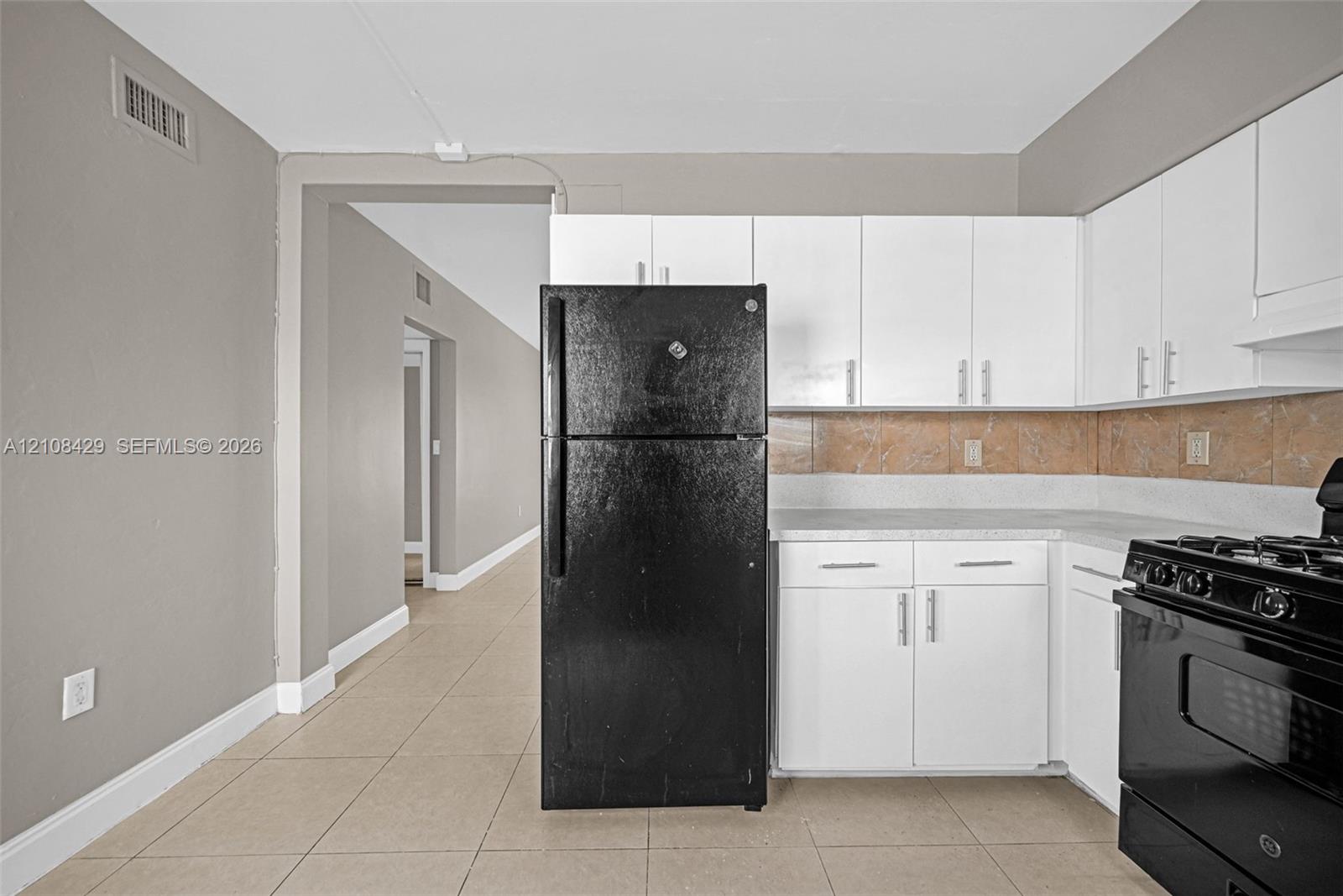   /  4064 sq. ft. $ 2026-10-17 0 foto