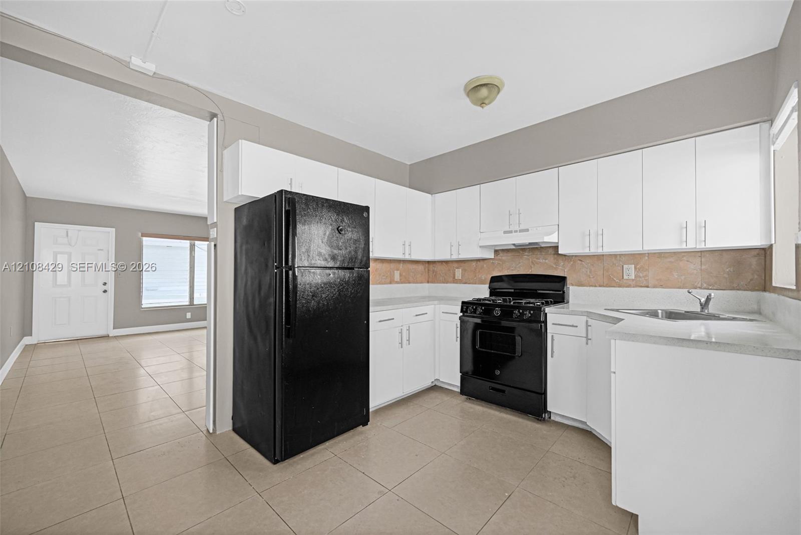   /  4064 sq. ft. $ 2026-10-17 0 foto